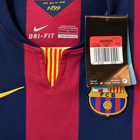 Nike women’s size L Dri-Fit FC Barcelona Futbol Jersey - Picture 2 of 4